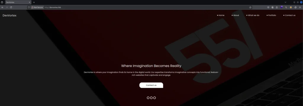Captura de pantalla de la página principal del sitio web HTTP de Devvortex, con diseño de Bootstrap.